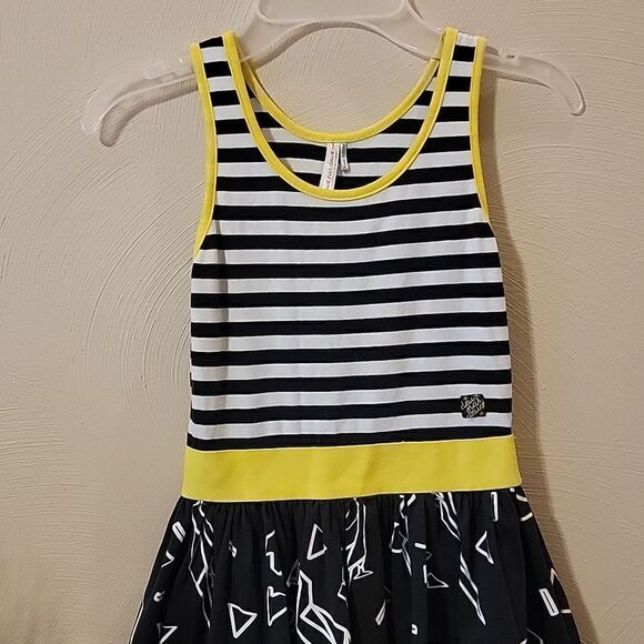 DEUX PAR DEUX BLACK AND WHITE STRIPED SLEEVELESS DRESS WITH YELLOW TRIM, SIZE 10 - Picture 2 of 6